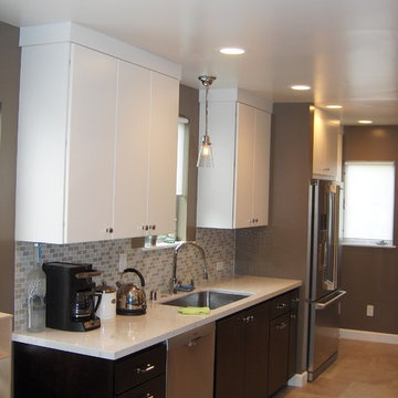 Brian's Oakland Fieldstone Cabinetry Kitchen - Maple, Tempe, Marshmallow Cream,