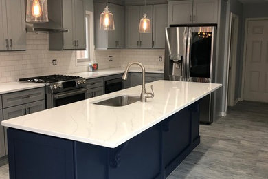 Example of a kitchen design in Charlotte