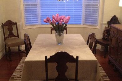 Dining room - traditional dining room idea in Toronto