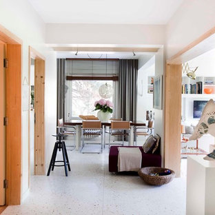 Immagine di un ingresso o corridoio contemporaneo con pavimento alla veneziana e pavimento bianco