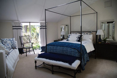 Inspiration for a bedroom remodel in Chicago