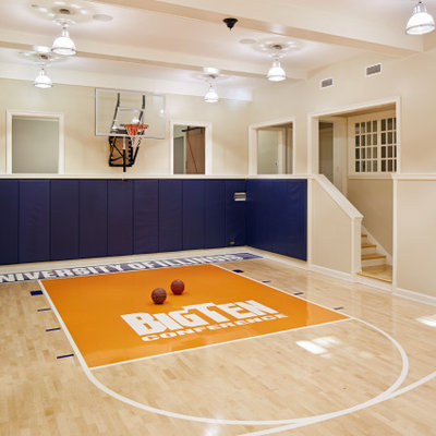 Home gym - traditional home gym idea in Chicago