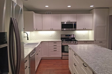 Kitchen photo in Los Angeles