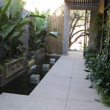 Ultra modern pool & water feature in Hollywood Hills, California