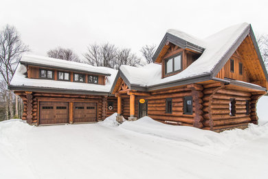 Example of a mountain style exterior home design in Montreal