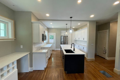 Elegant kitchen photo in Cincinnati