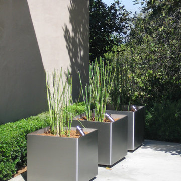 Stainless steel planters with bamboo