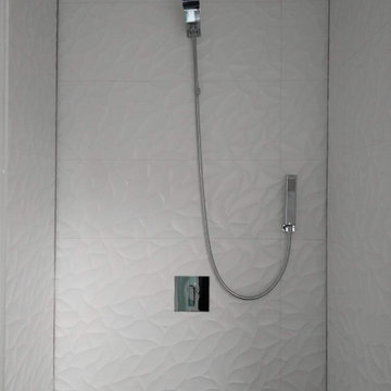 Hotel Ayuso Shower