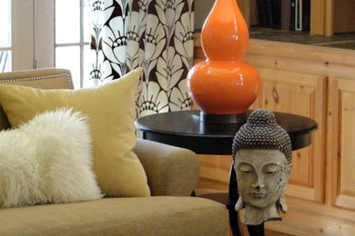 Eclectic family room photo in Chicago with beige walls