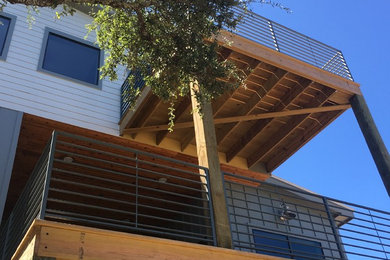 Example of a minimalist deck design in Austin