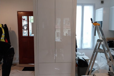 Fabrication et pose d'un meuble de rangement en mélaminé blanc unilin 025 cst
