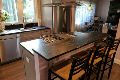 Trendy kitchen photo in New York