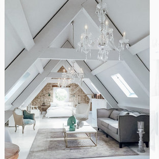 Diseño de dormitorio tipo loft y ladrillo, extra grande, ladrillo, con paredes blancas, suelo blanco y ladrillo