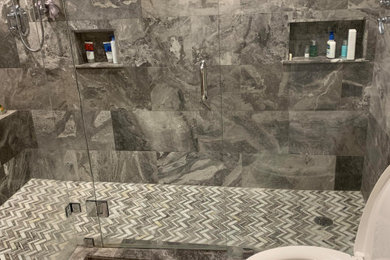 Modern bathroom in Miami.