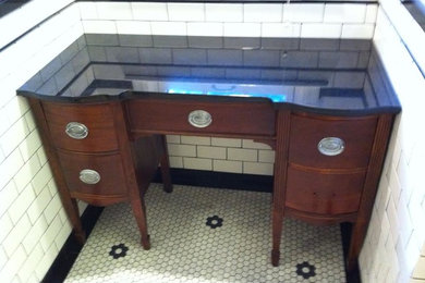 Example of a bathroom design in Burlington