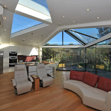Semi-detached 'Tardis'