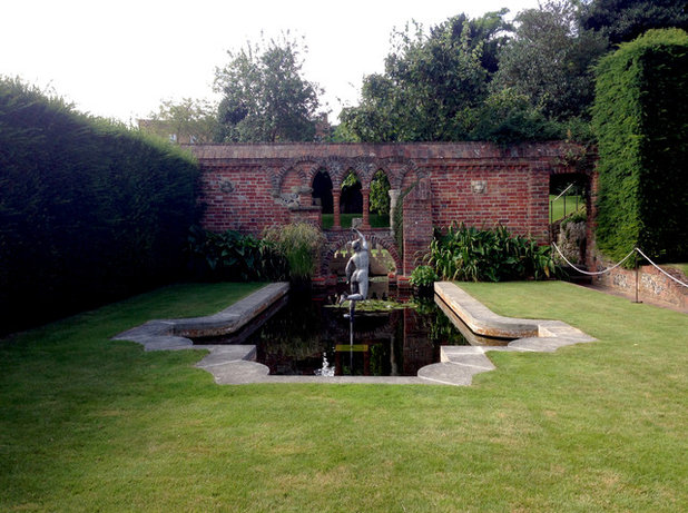 Restoration House, Rochester, England Formal pond