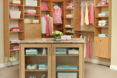 Elegant closet photo in New York