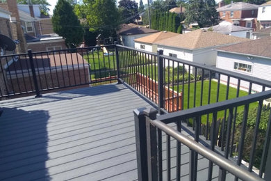 Inspiration for a contemporary deck remodel in Chicago