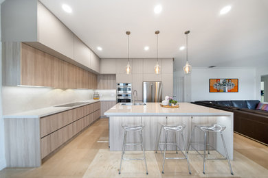 Kitchen photo in Miami