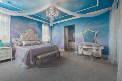 Large contemporary guest bedroom in Orlando with blue walls and carpet.