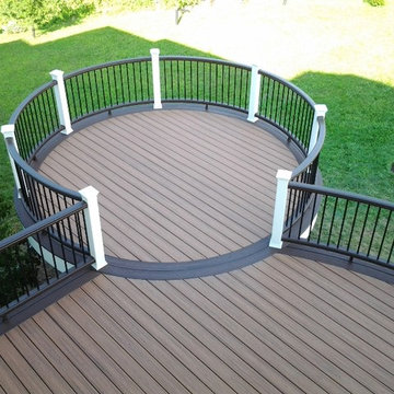 Trex Deck With Vintage Lantern & White Rail with Black Aluminum Balusters