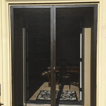 Swinging screen doors