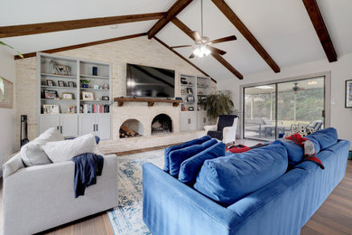 Contemporary living room in Austin.