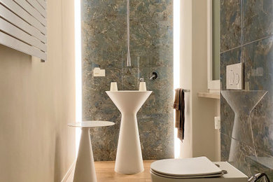 Esempio di un bagno di servizio minimalista con mobile bagno freestanding e soffitto ribassato