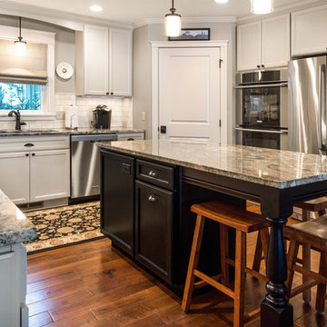 Cozy Two-Toned Kitchen