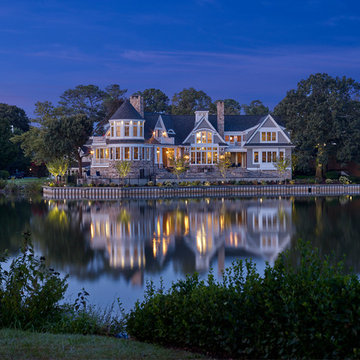 Lakefront/Coastal Residence
