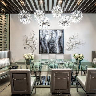 ラスベガスの巨大なコンテンポラリースタイルのLDKの画像 (白い壁、磁器タイルの床、暖炉なし、ベージュの床)