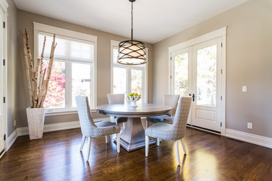 Transitional dining room in Toronto.