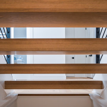 Tysons' Modern Stairway: A Natural Railing Adventure