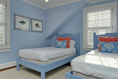 Diseño de habitación de invitados marinera con paredes azules y suelo gris