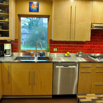 Contemporary maple kitchen with stainless steel counter top