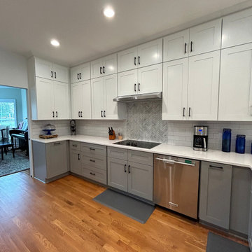 Transitional Kitchen Remodel Done in a Two-Tone Color