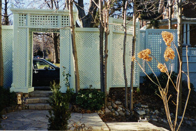 Inspiration for a traditional landscaping in Toronto.
