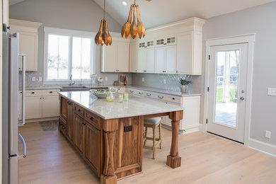Kitchen - transitional kitchen idea in Cleveland