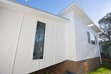 Photo of a contemporary exterior in Newcastle - Maitland.