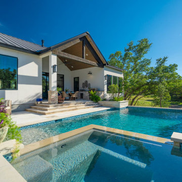 Contemporary Pool and Spa in San Antonio, Tx