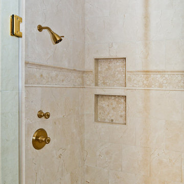 Charming Well-Illuminated Bathroom in Nokesville, Va