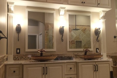 Inspiration for a modern bathroom remodel in Orlando