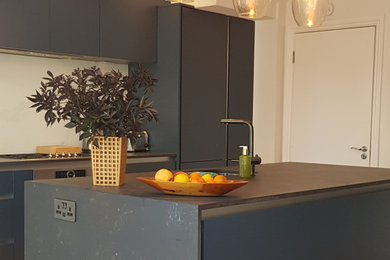 Santry Kitchen - midnight blue