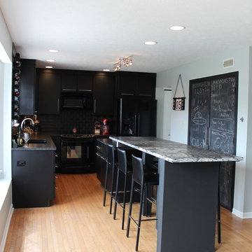Indianapolis Black Kitchen With Style