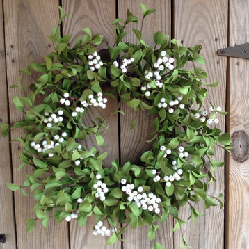 Green with White Berry Wreath, 22"