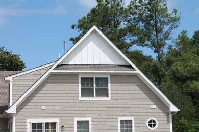 Example of an arts and crafts exterior home design in Richmond
