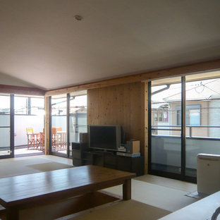 Idéer för en mellanstor lantlig matplats med öppen planlösning, med bruna väggar, tatamigolv och grönt golv