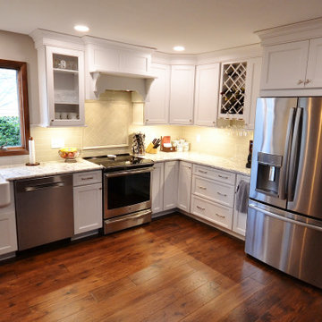 Large U-shaped kitchen and 1st floor remodel in Thornton PA