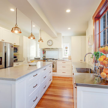 Traditional Kitchen with Stainless Steel Benchtop